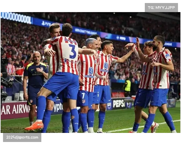 瑟洛特上演帽子戏法后跪地庆祝，马竞主场球迷起立鼓掌致敬